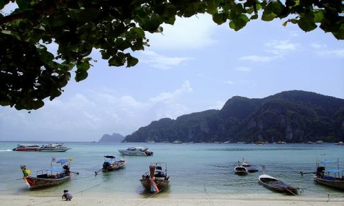 Zdjecie TAJLANDIA / poudniowa Tajlandia / wysepki Phi Phi / zatoka przy Phi Phi Don Island
