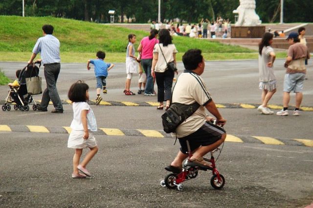 Zdjęcia: Okolice Wenhua Zhongxin, Kaohsiung, Tato oddaj mi rowerek... ;-), TAJWAN Zdjęcia: Okolice Wenhua Zhongxin, Kaohsiung, Tato oddaj mi rowerek... ;-), TAJWAN