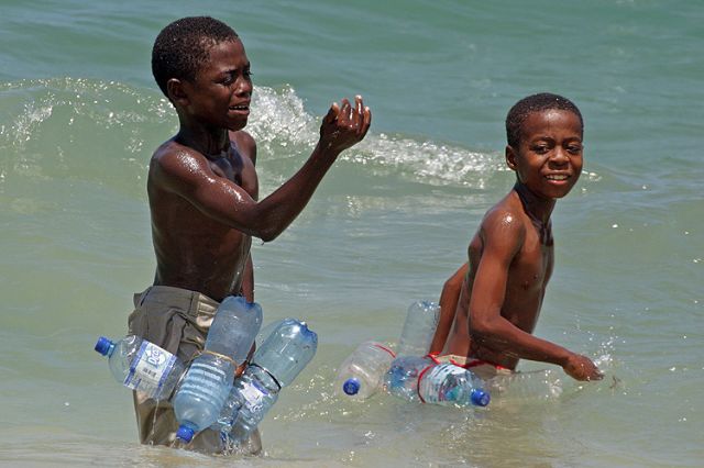 Zdjęcia: Dar es Salaam, Zanzibar, Nauka pływania, TANZANIA Zdjęcia: Dar es Salaam, Zanzibar, Nauka pływania, TANZANIA