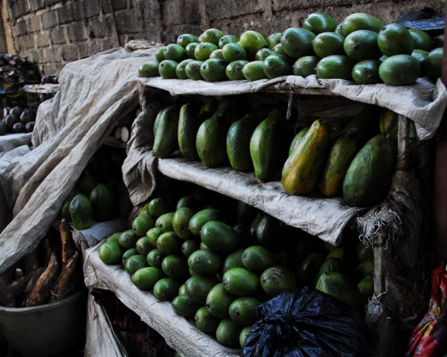 Zdjęcia: targ, Arusha, owoce mango, TANZANIA Zdjęcia: targ, Arusha, owoce mango, TANZANIA