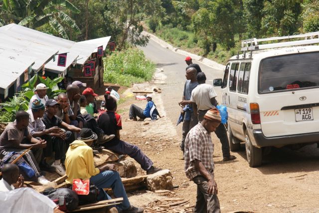 Zdjęcia: Machame Gate, Kilimandżaro, W oczekiwaniu na pracę, TANZANIA Zdjęcia: Machame Gate, Kilimandżaro, W oczekiwaniu na pracę, TANZANIA