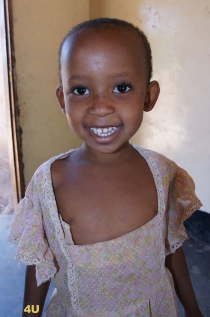 Zdjęcia: Mto Wa Mbu, Manyara, Sierotka z Mto Wa Mbu, TANZANIA Zdjęcia: Mto Wa Mbu, Manyara, Sierotka z Mto Wa Mbu, TANZANIA