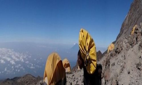 Zdjecie TANZANIA / -Kilimanjaro / Barafu camp / Tragarz