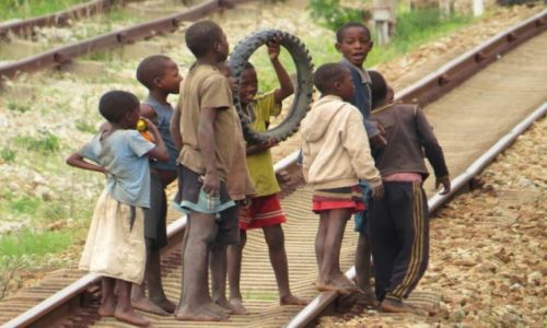 Zdjcie TANZANIA / droga z Lusaki do Dar es Salaam / Tazara train / Tazara train-podr pena wrae