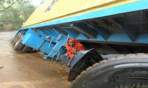 Zdjecie TANZANIA / - / GRANICA TANZANIA KENYA / LISKA DROGA
