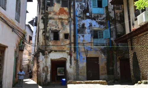 Zdjecie TANZANIA / Zanzibar / Stone Town, wybrzee zachodnie / Kolorowa kamienica