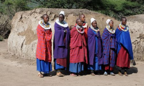 Zdjecie TANZANIA / Serengeti / wioska masajska / Masajki