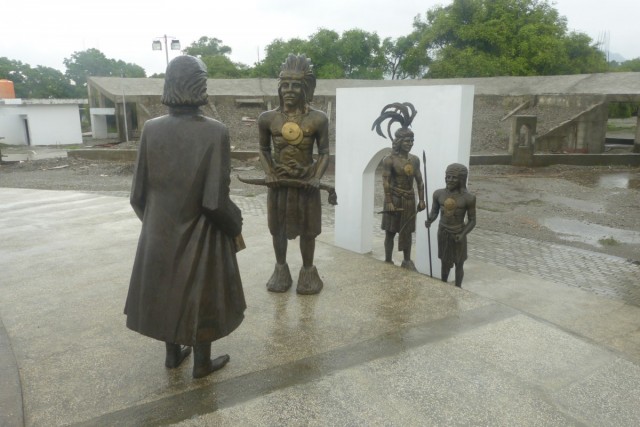 Zdj cia: Ambeno, Oecussi, Pomnik, TIMOR WSCHODNI Zdj cia: Ambeno, Oecussi, Pomnik, TIMOR WSCHODNI