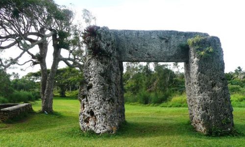 Zdjcie TONGA / Tongatapu / Okolice Nuku'alofa / Brama do ogrodu krlewskiego