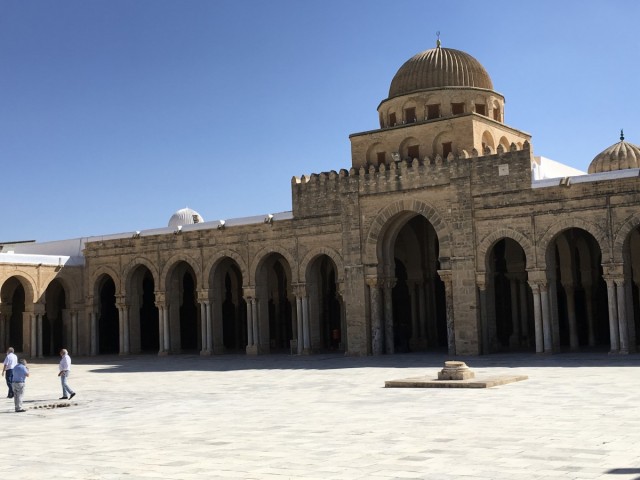 Zdj cia: Kairouan, Dziedziniec Wielkiego Meczetu, TUNEZJA Zdj cia: Kairouan, Dziedziniec Wielkiego Meczetu, TUNEZJA