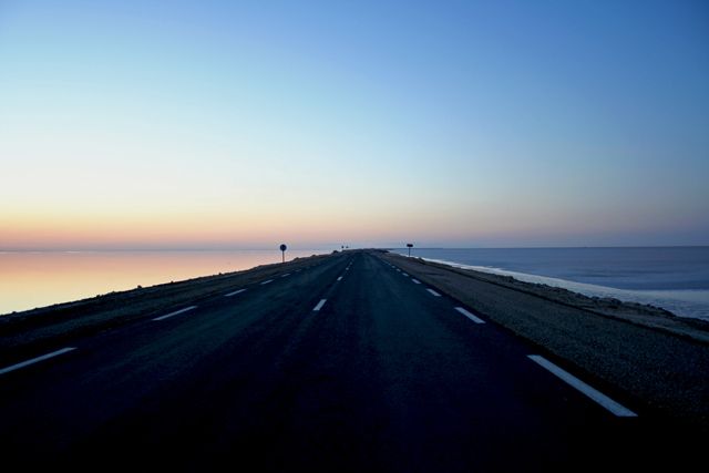 Zdjęcia: Szatt al Dżarid, Sahara, Droga, TUNEZJA Zdjęcia: Szatt al Dżarid, Sahara, Droga, TUNEZJA