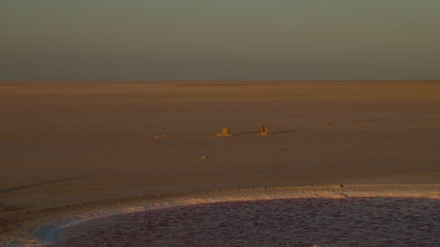 Zdjęcia: pobocze, Chott el Jerid, czerwono...., TUNEZJA Zdjęcia: pobocze, Chott el Jerid, czerwono...., TUNEZJA