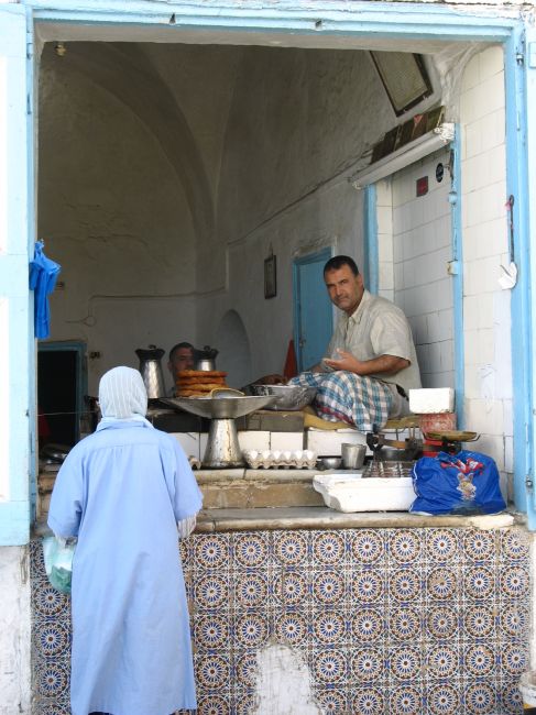 Zdjęcia: Kairouan, Kairouan, Pieczenie placuszków, TUNEZJA Zdjęcia: Kairouan, Kairouan, Pieczenie placuszków, TUNEZJA