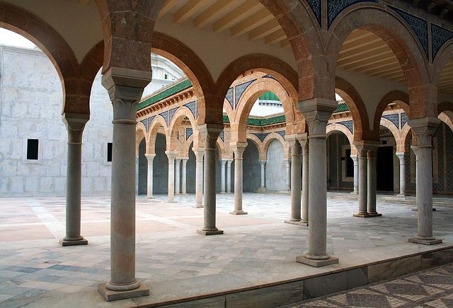 Zdjęcia: Monastir, Wschodnia Tunezja, Podcienia mauzoleum , TUNEZJA Zdjęcia: Monastir, Wschodnia Tunezja, Podcienia mauzoleum , TUNEZJA
