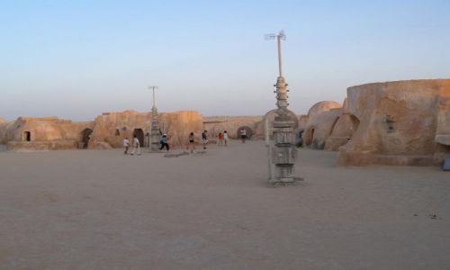 Zdjęcie TUNEZJA / Okolice Sahary / Miasteczko filowe z lat 70tych / \