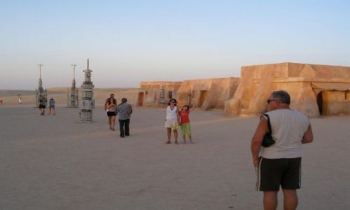 Zdjęcie TUNEZJA / Okolice Sahary / Miasteczko filowe z lat 70tych /