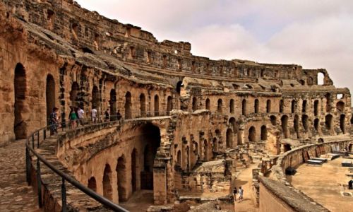 Zdjecie TUNEZJA / wschodniej Tunezji, / El Jem / El-Jem wraz ze swoim koloseum 