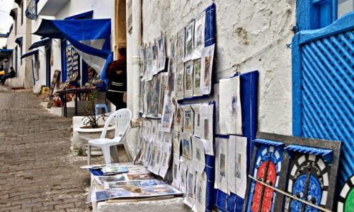 Zdjecie TUNEZJA / - / Wioska Sidi Bou Saïd, / Uliczny artysta. 