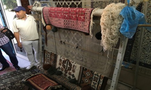 TUNEZJA / - / Kairouan / W fabryce dywanów