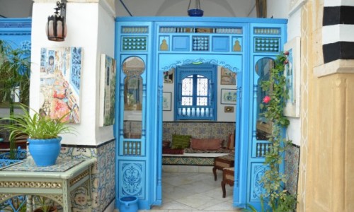 Zdjęcie TUNEZJA / Tunis / dzielnica Tunisu Sidi Bou Said / Domostwo w dzielnicy