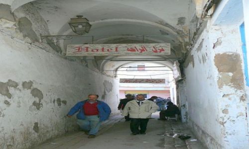 Zdjecie TUNEZJA / Tunis / medina / Hotelik dla globtrotera