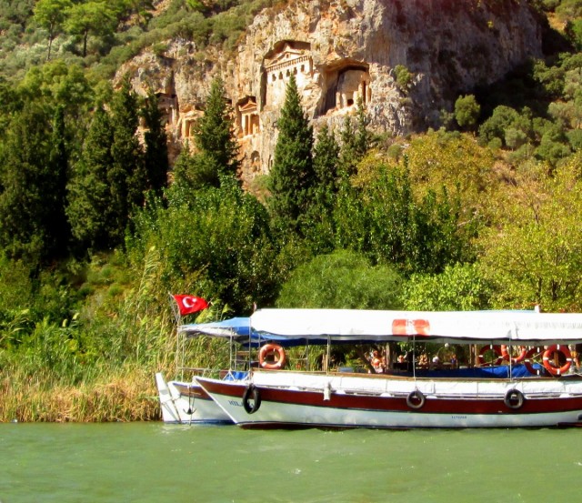 Zdj cia: okolice Kaunos, Azja Mniejsza, W górze grobowce likijskie, TURCJA Zdj cia: okolice Kaunos, Azja Mniejsza, W górze grobowce likijskie, TURCJA