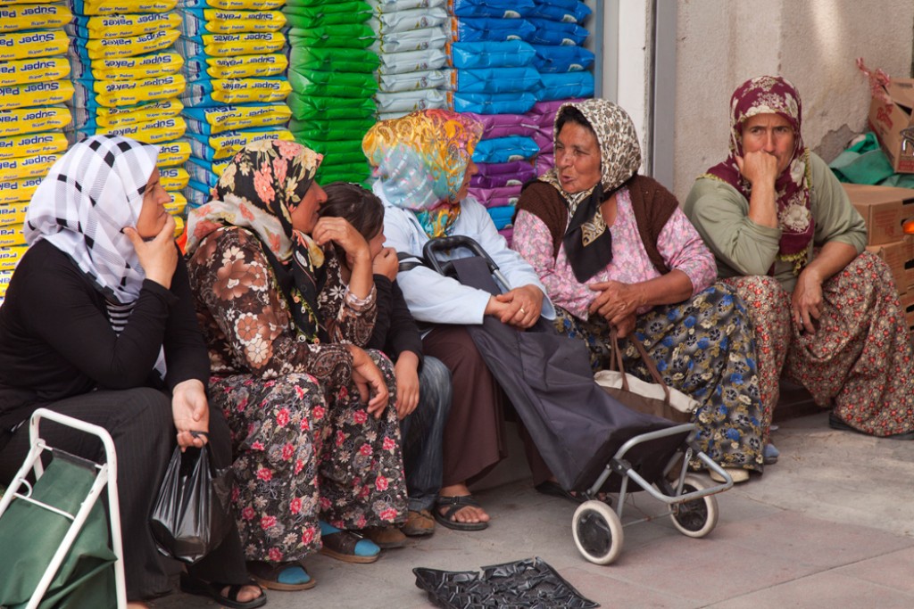 Zdjęcia: Izmir, Izmir, kobiety, TURCJA Zdjęcia: Izmir, Izmir, kobiety, TURCJA