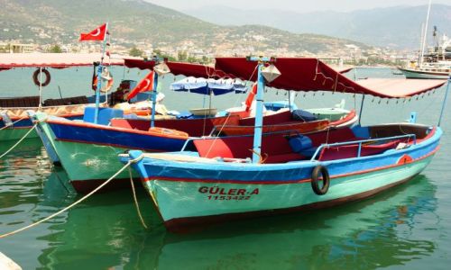 Zdj�cie TURCJA / Alanya  / Port / Kolorowe ��dki