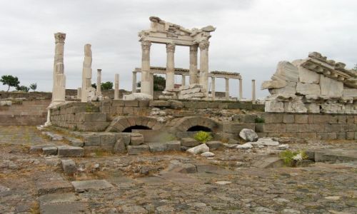 Zdjęcie TURCJA / Bergama / Pergamon / Świątynia Trajana