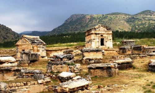 Zdjecie TURCJA /   / Hierapolis / Wymare miasto - grobowce