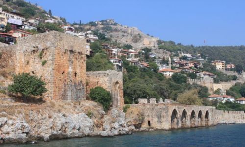 Zdjecie TURCJA / - / Alanya / Stocznie selduckie  ( Tersane)