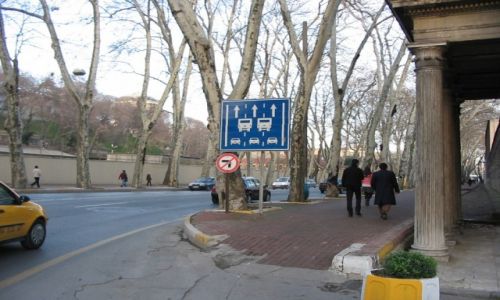 Zdjecie TURCJA / Istambu / Istambu / Ciekawostka - Znak drogowy w Turcji