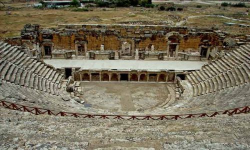 Zdjecie TURCJA / Hierapoils / Teatr Rzymski to jeden z najlepiej zachowanych na terenie Hierapolis obiektów. Zbudowany w / Teatr Rzymski
