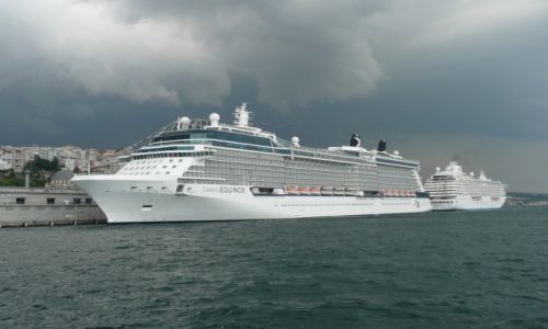 Zdjęcie TURCJA / Istambuł / port w Bosforze / Wycieczkowce