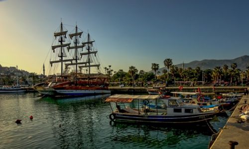 Zdjęcie TURCJA / Riviera Turecka / Alanya / w porcie