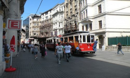Zdjcie TURCJA / Stambu / Stambu / Jedyna komunikacja po Istiklal Cadesi