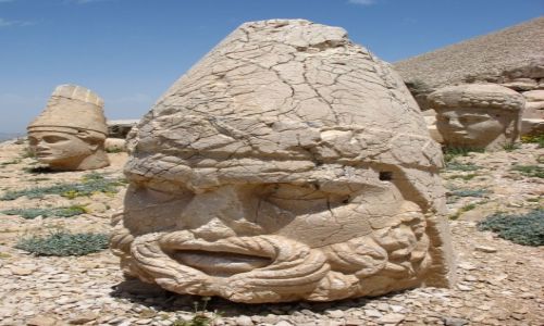 Zdjcie TURCJA / - / Nemrut / Anatolia Wschodnia:  gowy na Grze Nemrut