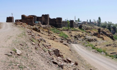 Zdjęcie TURCJA / wschodnia Anatolia / Tunckaya / Ruiny ormiańskiego zamku Kecivan