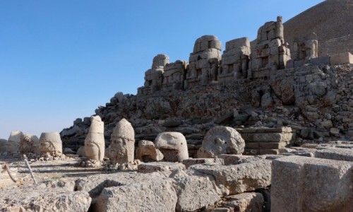 Zdjcie TURCJA / pd.-wsch. Anatolia / Nemrut / Wschodni taras kurhanu na grze Nemrut