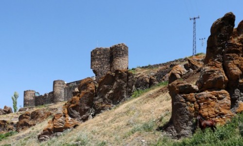 Zdjęcie TURCJA / wschodnia Anatolia / Tunckaya / Ruiny zamku Kecivan