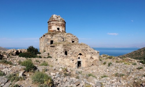 Zdjęcie TURCJA / wschodnia Anatolia / Altinsac / Ruiny kościoła św. Tomasza