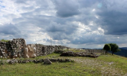 Zdjęcie TURCJA / środkowa Anatolia / Hattusa / Mury stolicy Hetytów z Bramą Sfinksów