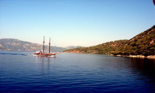 Zdjcie TURCJA / Turcja Egejska / Fethiye / samotny jacht