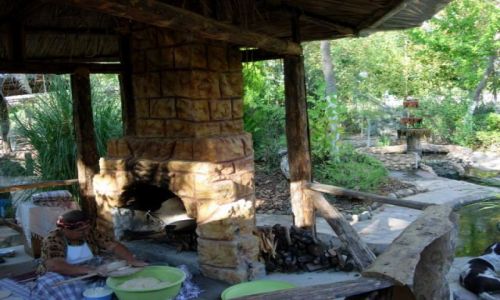 Zdjęcie TURCJA / Turcja Egejska / Dalyan / turczynka wyrabia ciasto