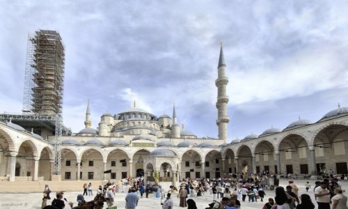 TURCJA / Stambu. / Dzielnica Sultanahmed. / Bkitny Meczet - Meczet Sutana Ahmeda.