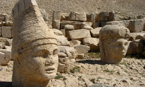 Zdjęcie TURCJA / POłudniowa Anatolia / Gora Nemrut / Posągi na górze Nemrut