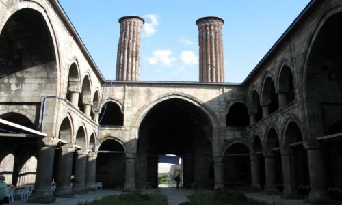 Zdjęcie TURCJA / Wschodnia Anatolia / Erzurum / medresa