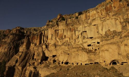 Zdjęcie TURCJA / okolice Aksaray / Ihlara / Sciana wąwozu Ihlara - drzwi do Kapadocji
