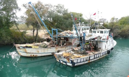 Zdjęcie TURCJA / Antalia / Manavgat / Spracowane kutry