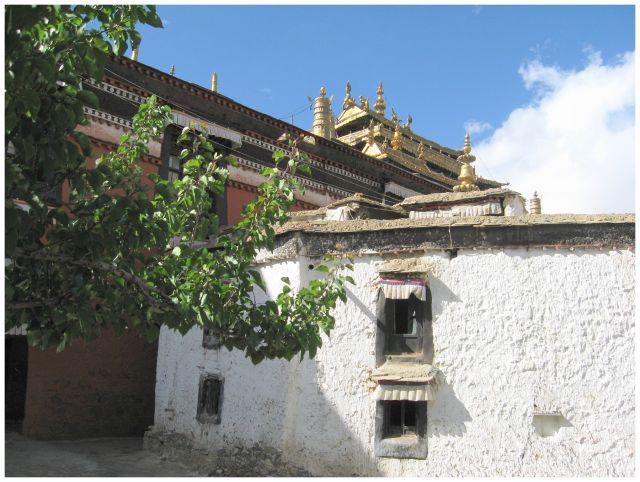 Zdjęcia: Shigatse - Tashilhunpo, Tybet południowy, Klasztorne zaułki, TYBET Zdjęcia: Shigatse - Tashilhunpo, Tybet południowy, Klasztorne zaułki, TYBET